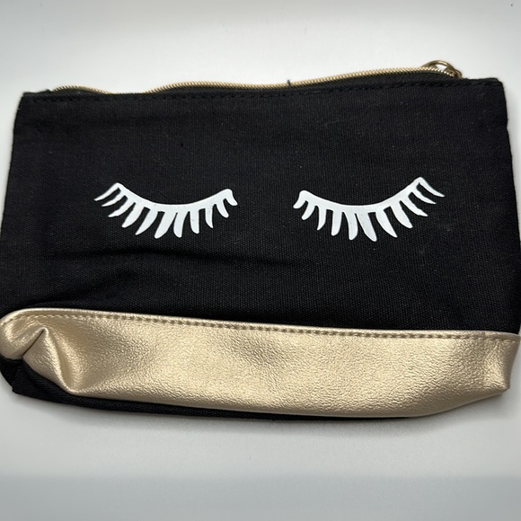 Lashes - Picture 2 of 5